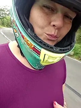 Fernandar2025's Live XXX Chat