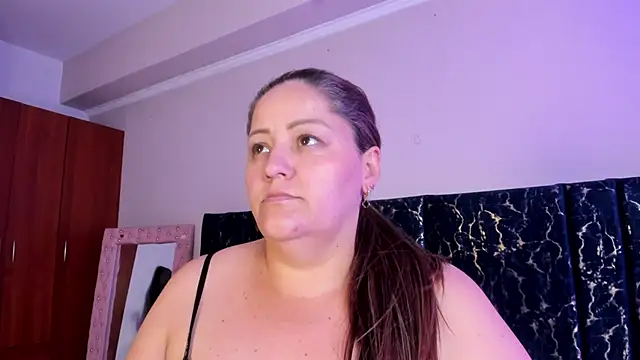 XXX chat uživo modela katte_landerr