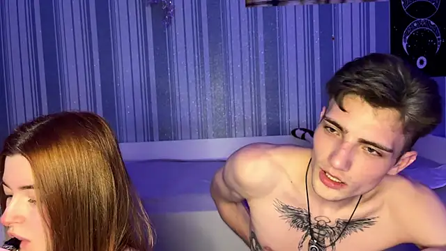 EmiliaCouple's Webcam Show