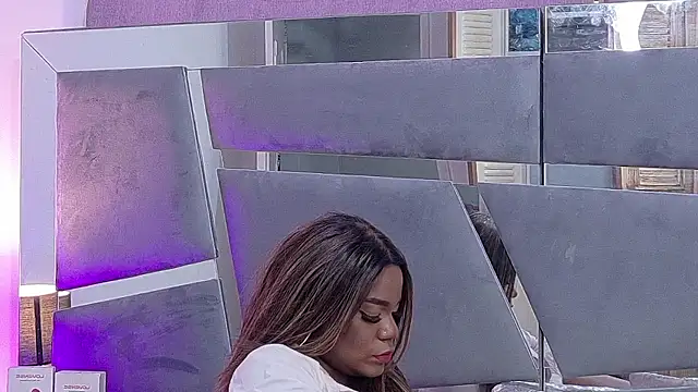 LorraiineJohnson's Live XXX Chat