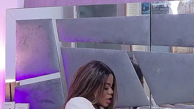 LorraiineJohnson's Live XXX Chat