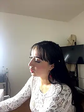 EmmyEvans1's Live XXX Chat