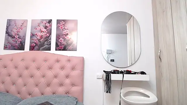 pinky_f00x's Live XXX Chat