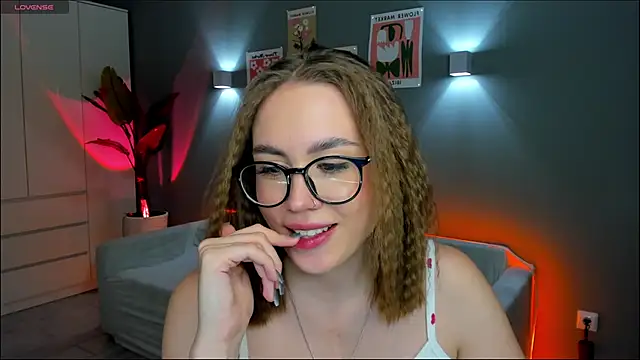 Pertunjukan Kamera Web Aurelia_Voss