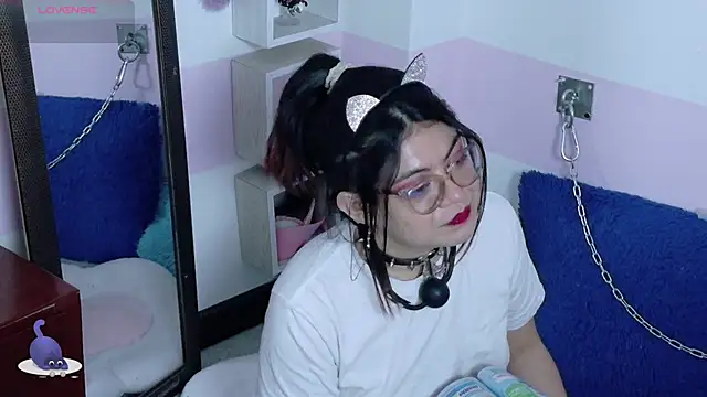 Catwhite_ Adlı Modelin Canlı XXX Sohbeti