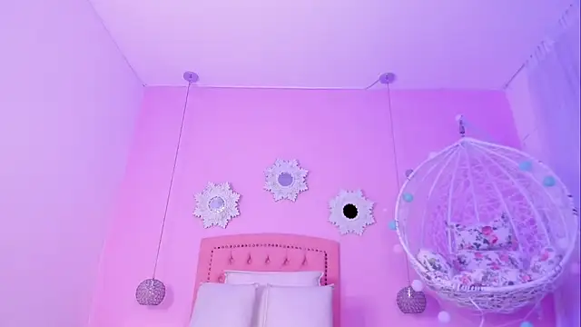 CannelaSmith's Live XXX Chat