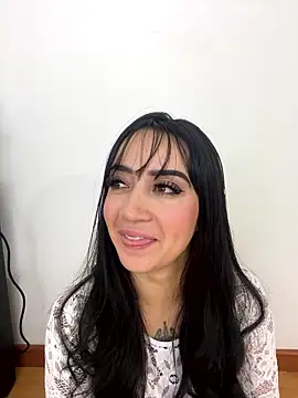 EmmyEvans1's Live XXX Chat