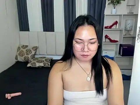 TsUncutKarenのライブXXXチャット