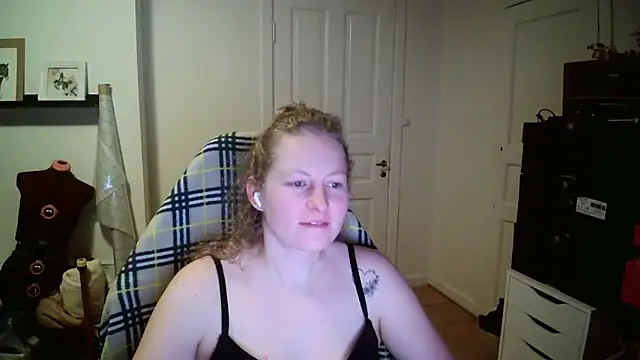 Girlnina-1995's Live XXX Chat