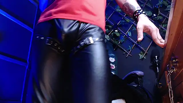 Dicaprioo_: онлайн-секс-чат