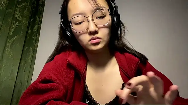 LinaClous' Live XXX Chat