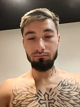 Negrila25 élő XXX-chatje