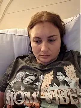 MilfyMrsRobinson's Live XXX Chat