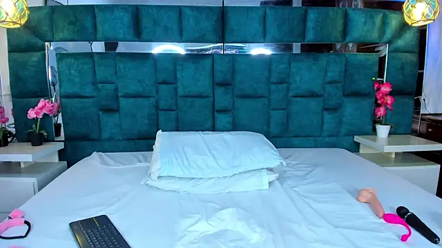 valtira_nova's Live XXX Chat