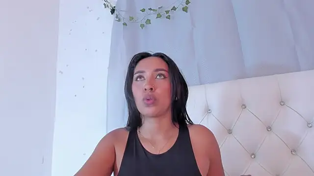 Emma_lorense22's Live XXX Chat