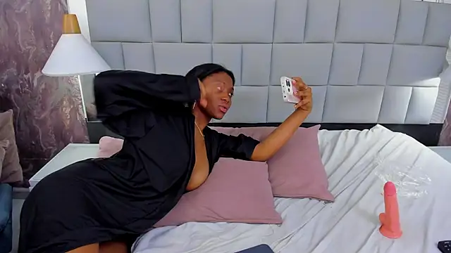 ebonylua: онлайн-секс-чат