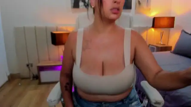 DaniRousse's Live XXX Chat