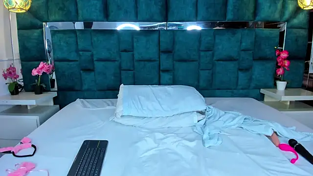 valtira_nova's Live XXX Chat