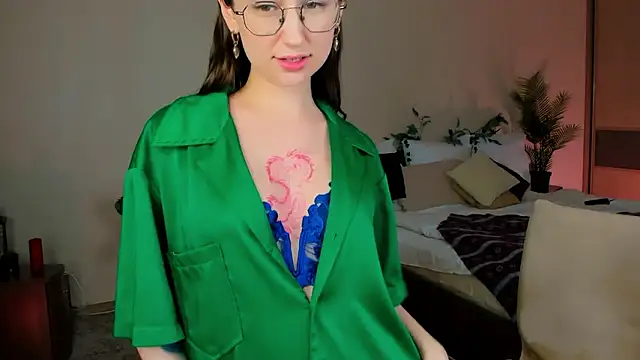 YourLovellyStory's Live XXX Chat