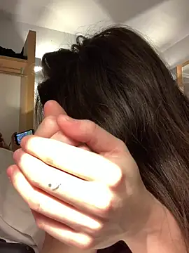 GoldenPussy1329's Live XXX Chat