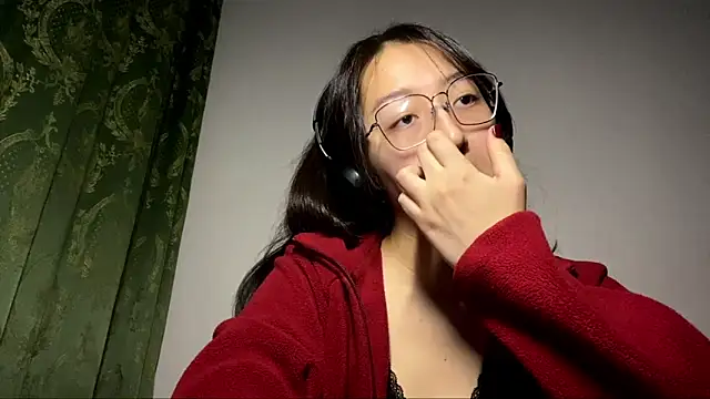 LinaClous' Live XXX Chat