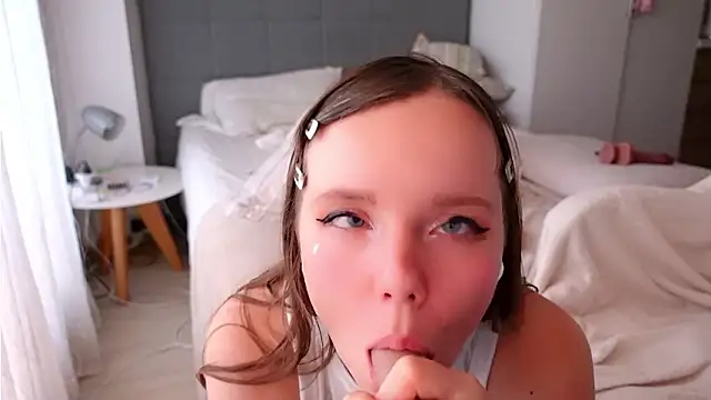 Ayra_Lust élő XXX-chatje