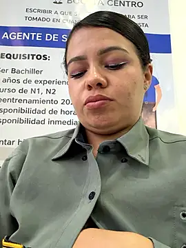 Ariana-07 Adlı Modelin Canlı XXX Sohbeti