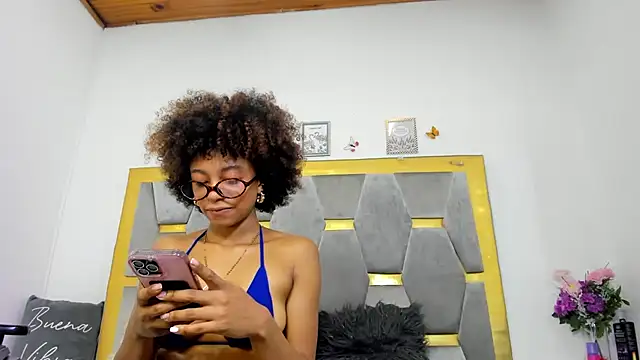 AliyahBrowns: онлайн-секс-чат