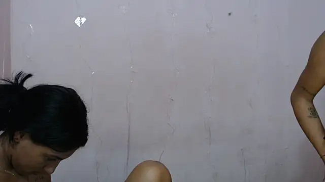 แชท XXX สดของ ricaslatinas1