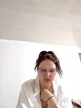 NikkyNatural élő XXX-chatje