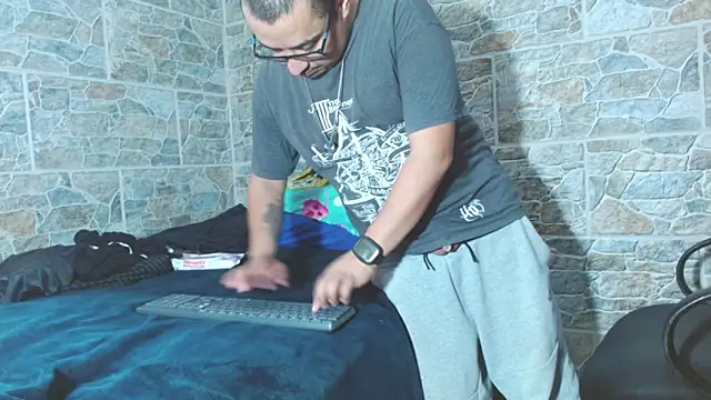 d_blader's Live XXX Chat