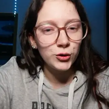 YoungLisaa18's Live XXX Chat