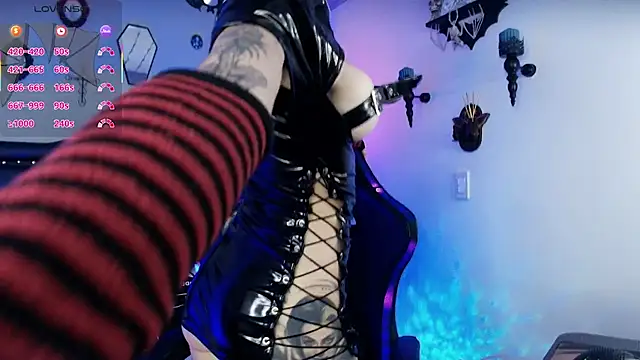 Show modela IsisRaichuu_ na web-kameri