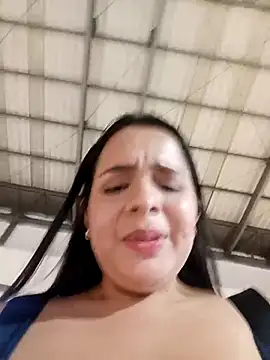 Julieth_hot-69's Live XXX Chat