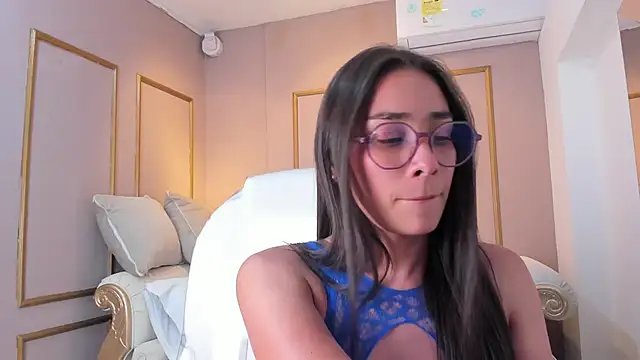 NahimiThompson's Live XXX Chat