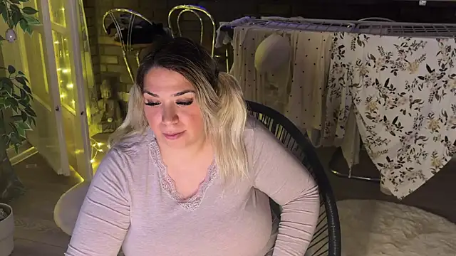 Monageil's Live XXX Chat