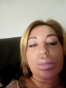 MiaMooly's Live XXX Chat