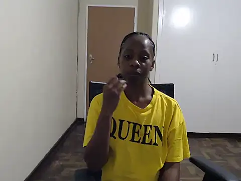 QUEENMANDYY's Live XXX Chat