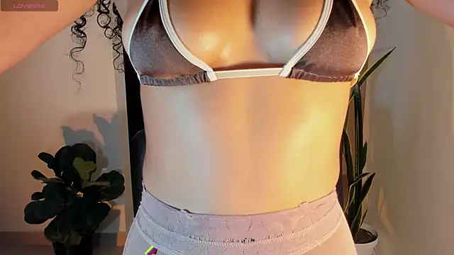 -Aiishaa- Chat XXX live