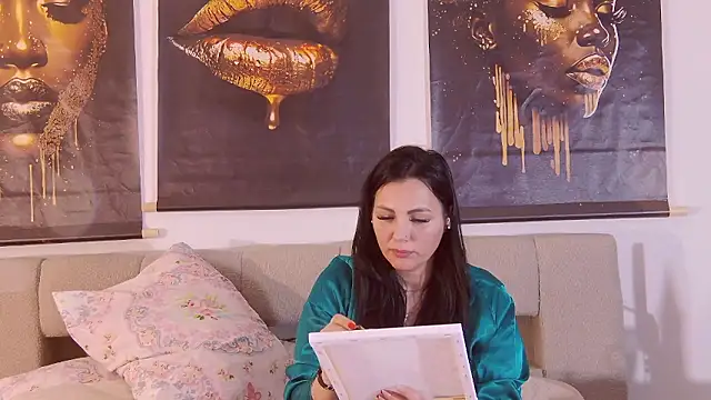 ReiyaRey Show in webcam