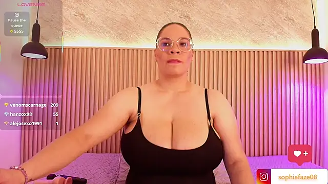 big_tits_in_your_face Show in webcam