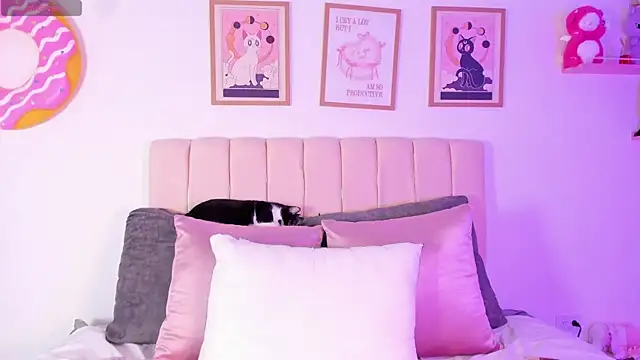 Petit-Rosse's Live XXX Chat