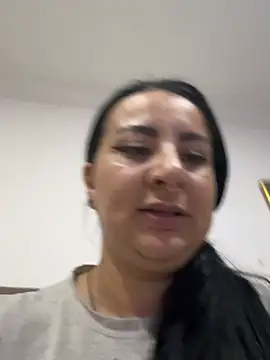 Abril_Luv élő XXX-chatje