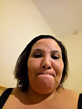 Curvy-Nthabi_X Pertunjukan Webcam