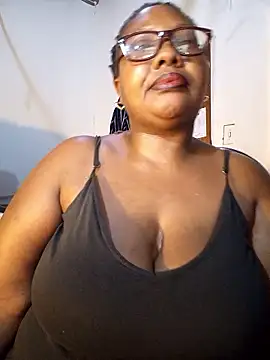 YELLOW_BONE's Live XXX Chat