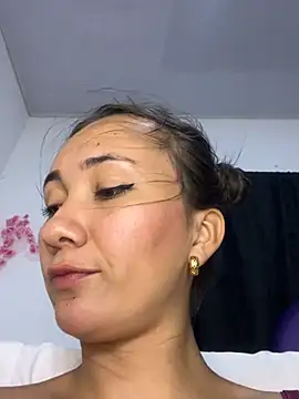 Abby_Colyns23: απευθείας συνομιλία ΧΧΧ