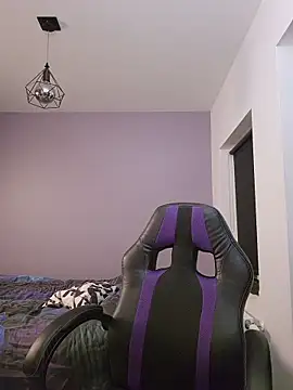 Chat +18 de MiaRides19 ao vivo