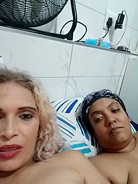 2Juicy_pussy Live XXX-Chat