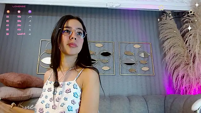 laraa_jeean élő XXX-chatje