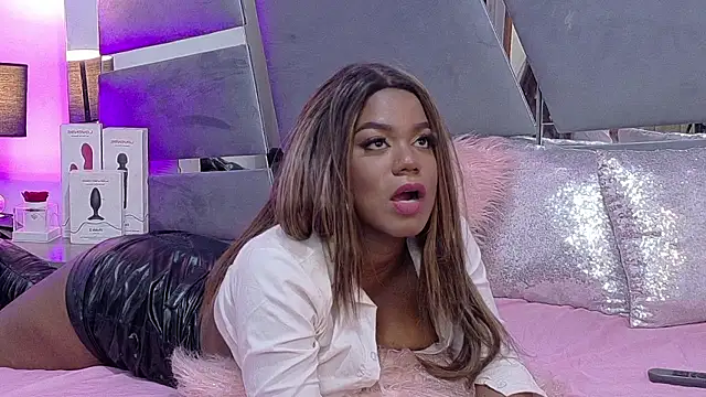 LorraiineJohnson élő XXX-chatje